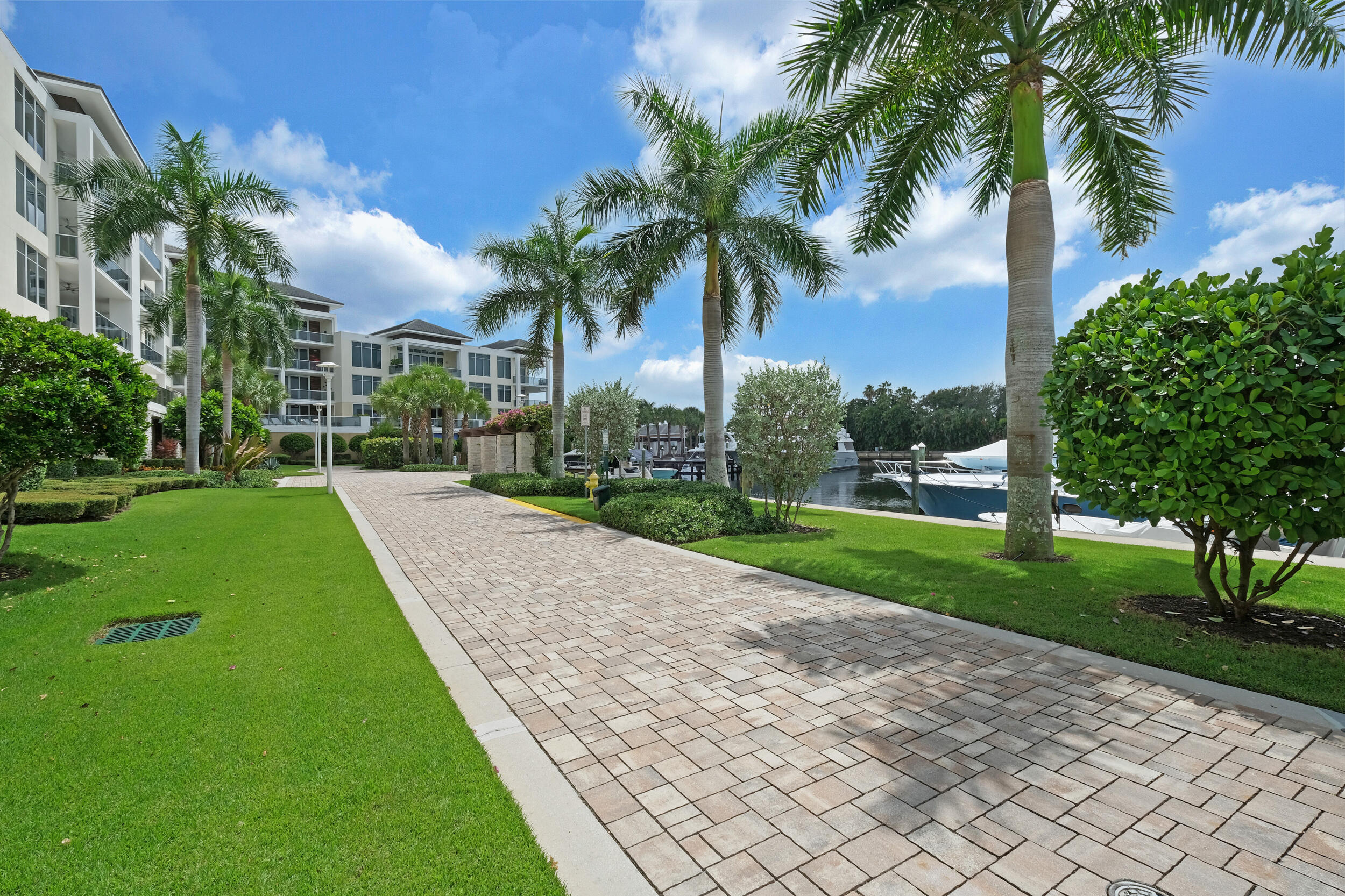 2720 Donald Ross Road, Unit 203 Palm Beach Gardens, FL 33410 - Photo 29 of 35 a view of a park and palm trees