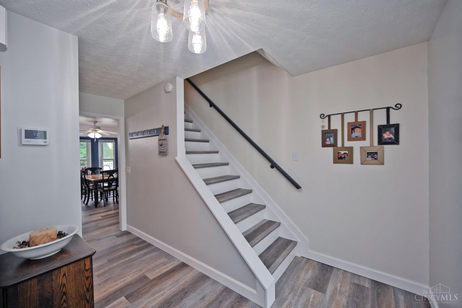 956 8 Mile Road Cincinnati, OH 45255 - Photo 6 of 34