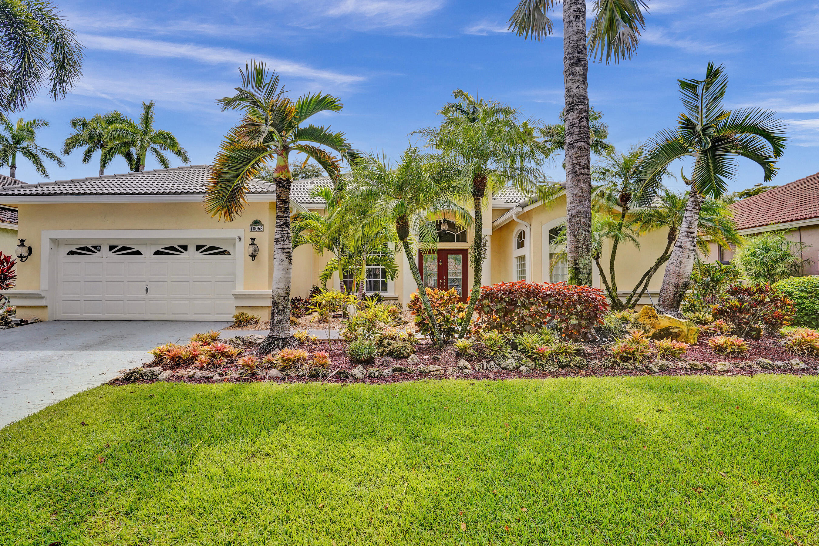 10063 Umberland Place Boca Raton, FL 33428 - Photo 68 of 97 a view of a yard with a table and chair under an umbrella