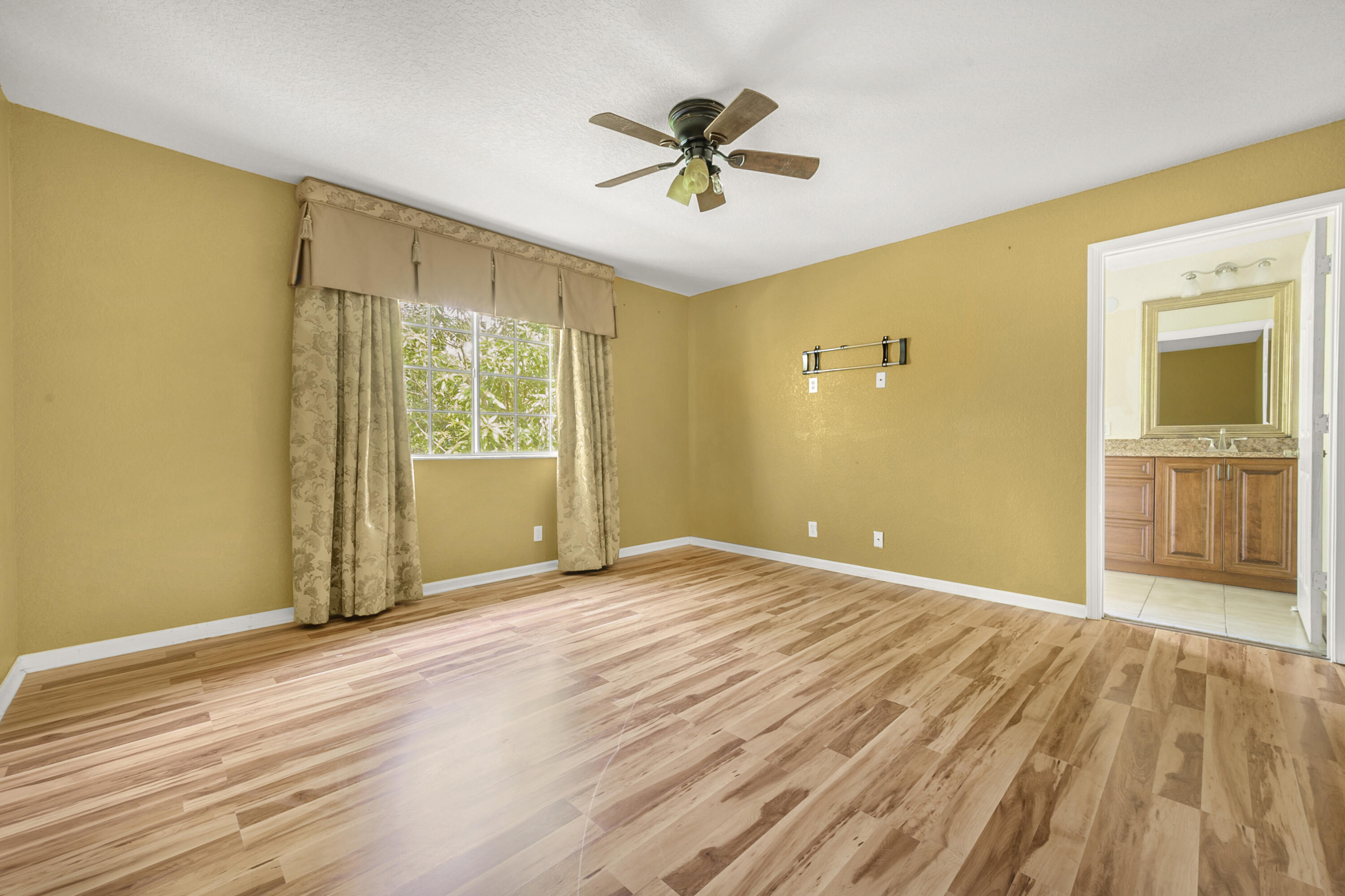 929 Imperial Lake Road West Palm Beach, FL 33413 - Photo 12 of 16 Master Room