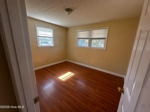 $1,650 | 708 West Pineland Drive, Swansboro, NC 28584