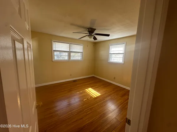 $1,650 | 708 West Pineland Drive, Swansboro, NC 28584