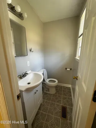 $1,650 | 708 West Pineland Drive, Swansboro, NC 28584