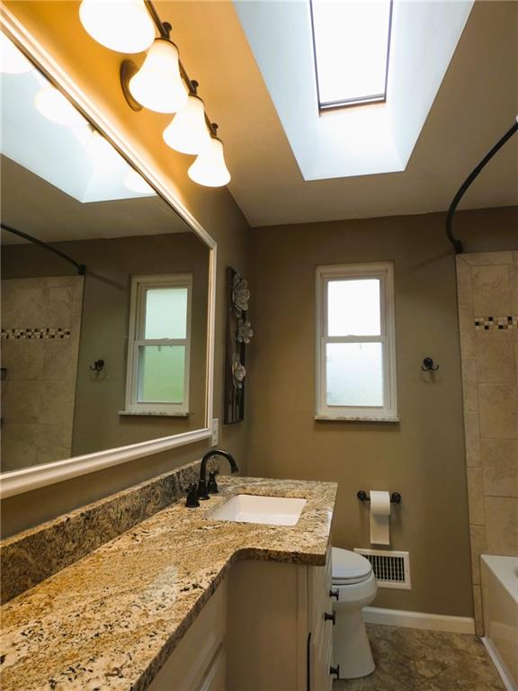 8459 Ridgemont Road Pittsburgh, PA 15237 - Photo 13 of 31 The updated main bath is located on the upper level and features tub/shower and granite countertops.