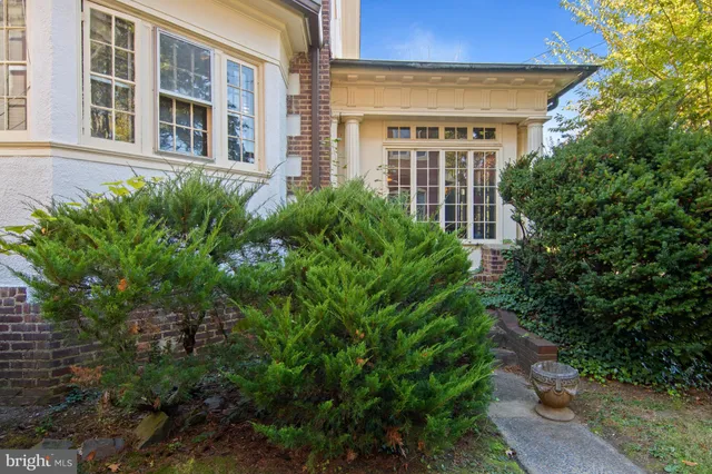 $999,000 | 1908 Woodlawn Avenue, Wilmington, DE 19806