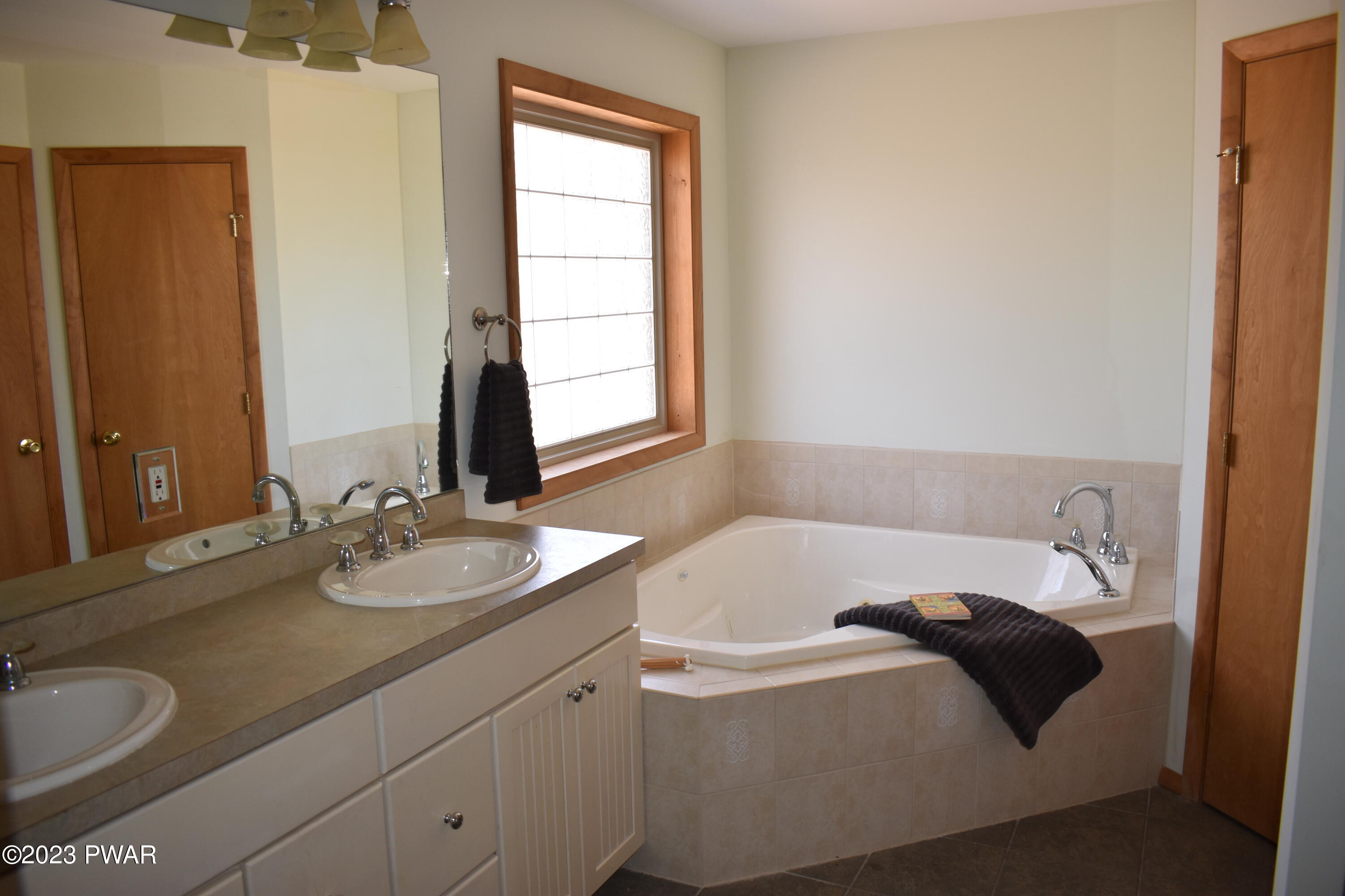 518 Maple Ridge Drive Hawley, PA 18428 - Photo 15 of 25 031