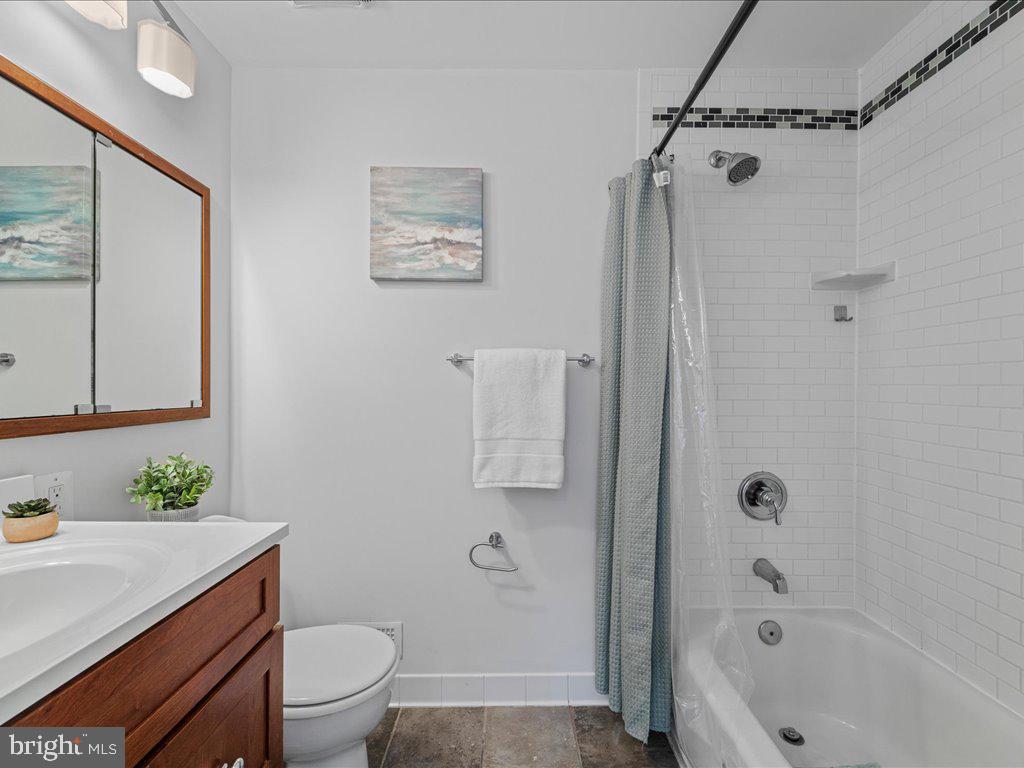 11942 Escalante Court Reston, VA 20191 - Photo 17 of 45 Primary En Suite
