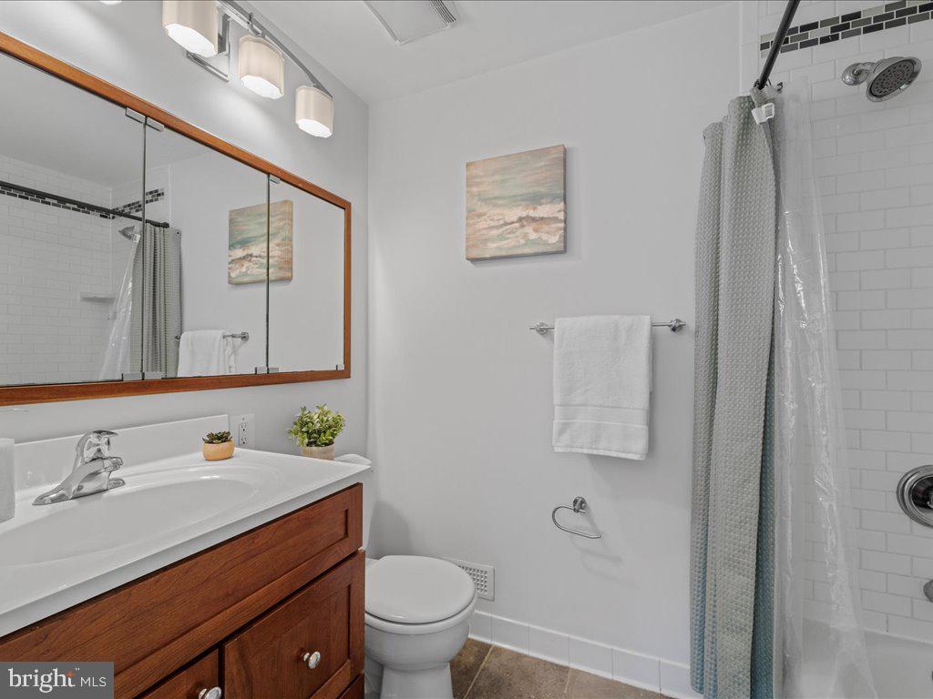 11942 Escalante Court Reston, VA 20191 - Photo 18 of 45 Primary En Suite