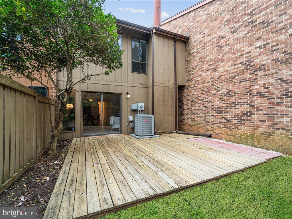 11942 Escalante Court Reston, VA 20191 - Photo 29 of 45 Back Patio
