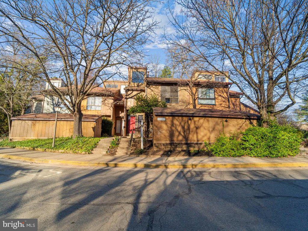 11942 Escalante Court Reston, VA 20191 - Photo 36 of 45