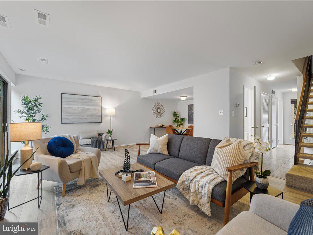 11942 Escalante Court Reston, VA 20191 - Photo 4 of 45 Living Room