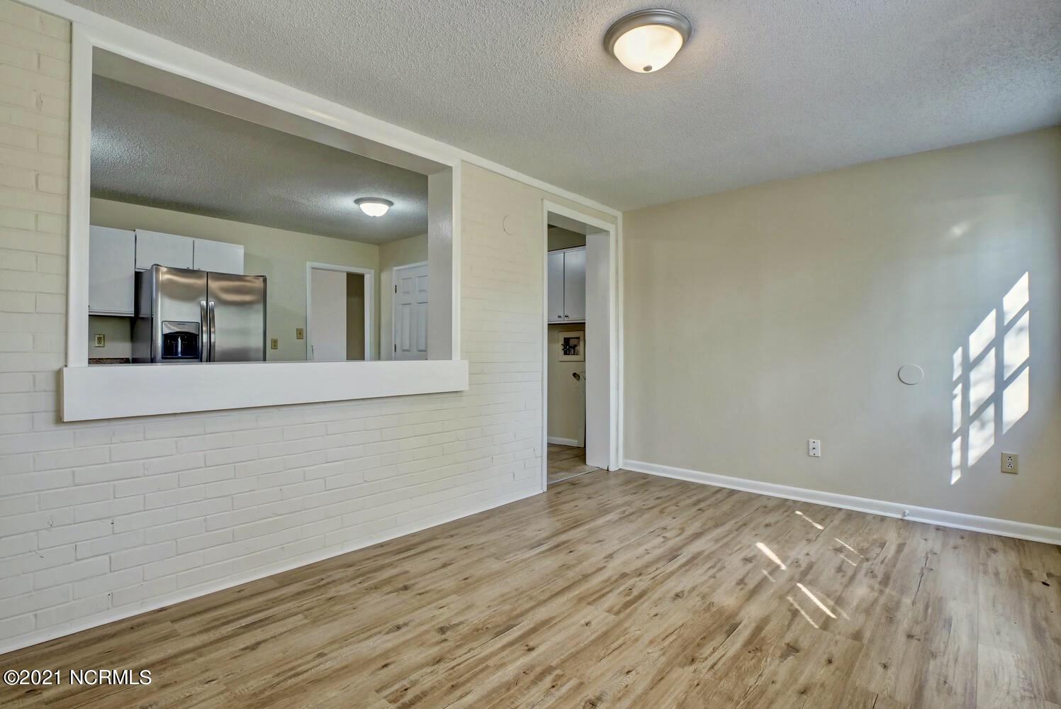 408 Houston Road Jacksonville, NC 28540 - Photo 19 of 29 Family room