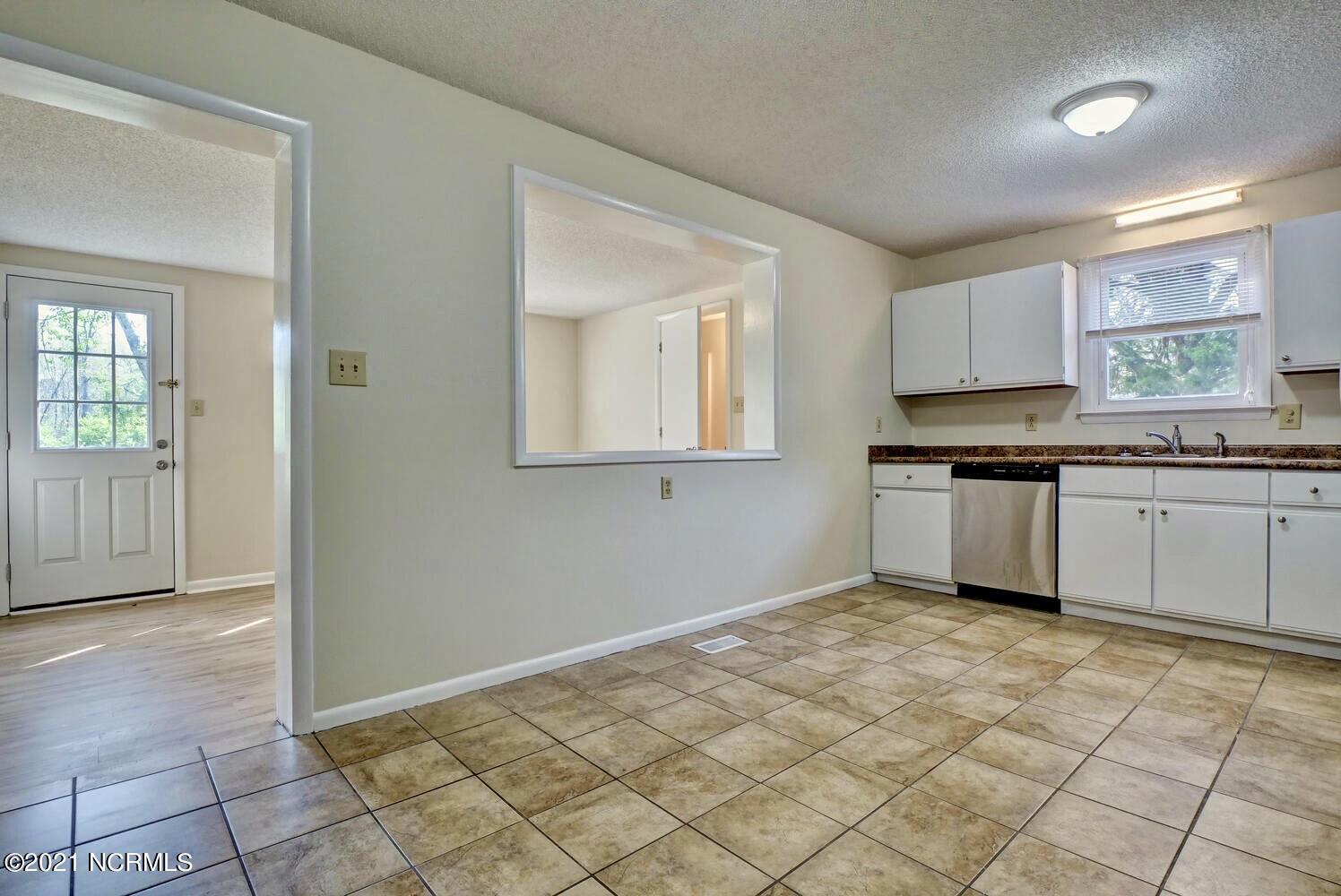 408 Houston Road Jacksonville, NC 28540 - Photo 5 of 29 Kitchen