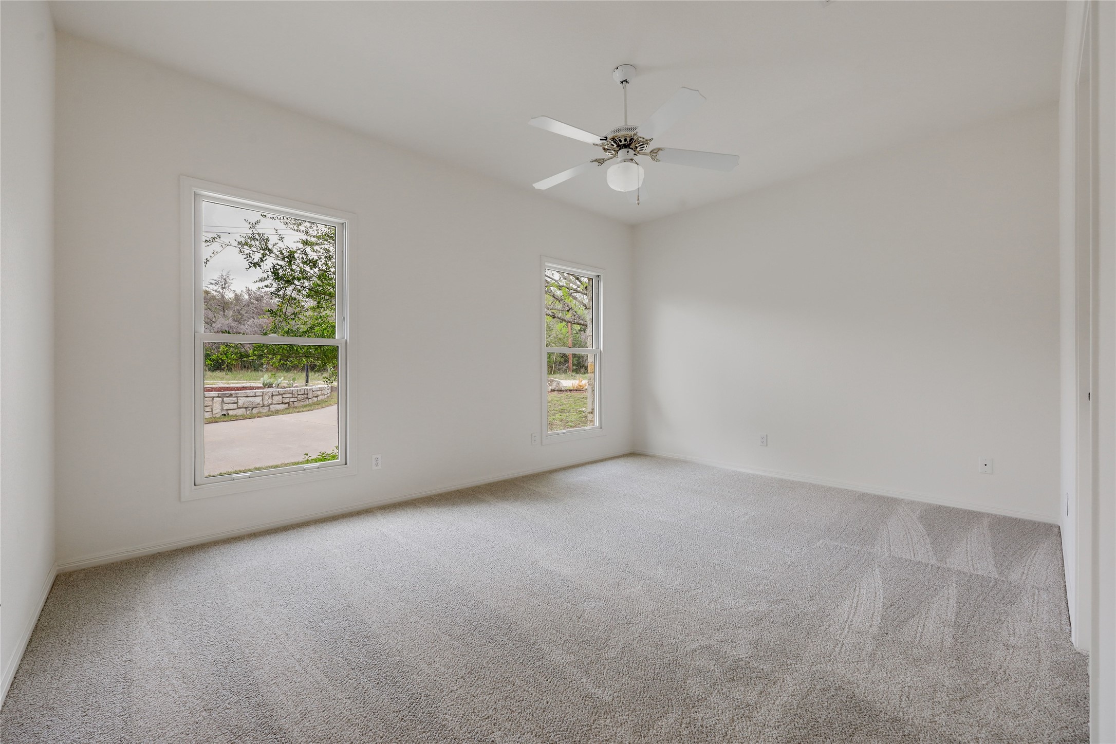 21604 Arrowhead Point Lago Vista, TX 78645 - Photo 28 of 40 Bed #2 with en suite. New carpet in 2024