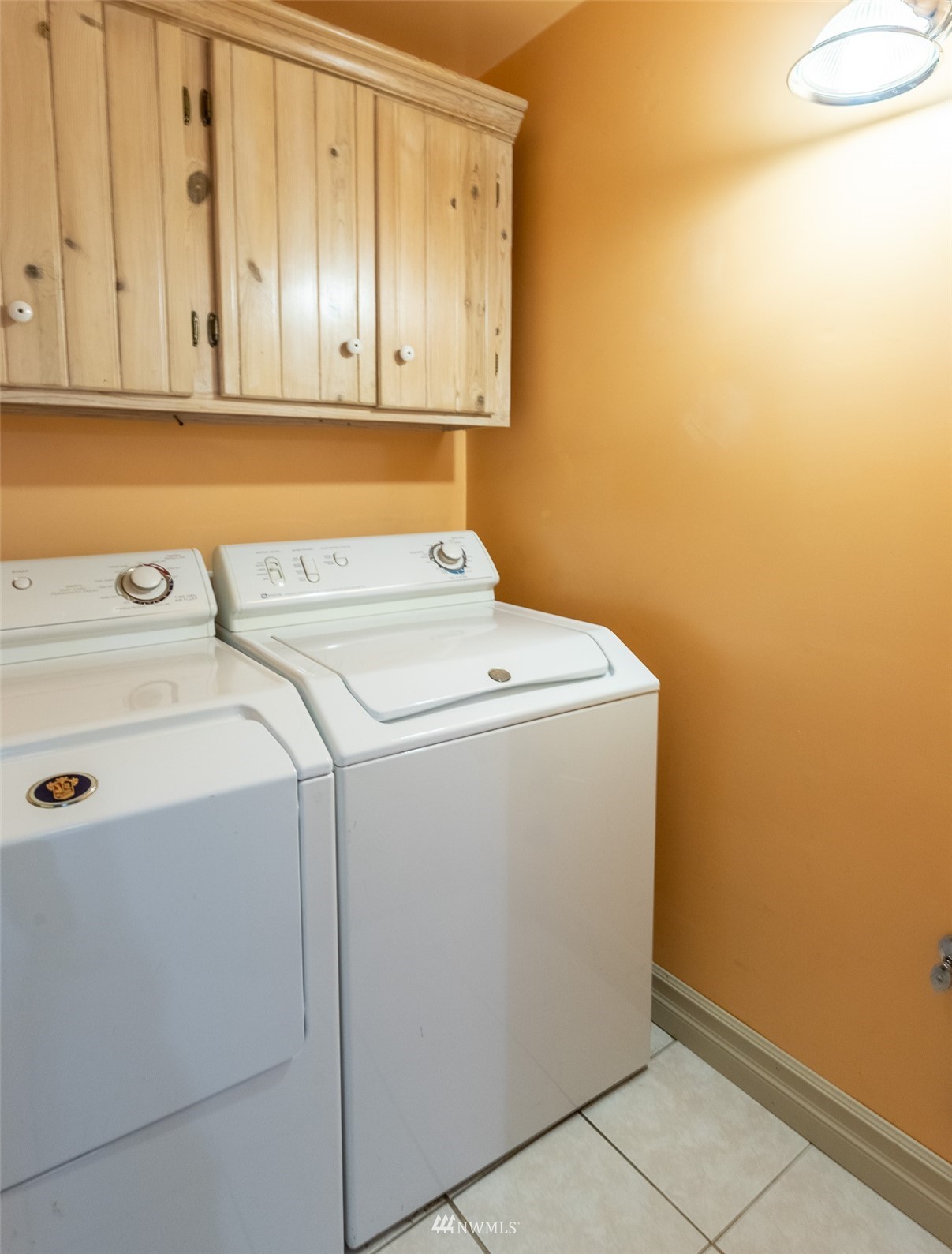 8691 Weidkamp Road Lynden, WA 98264 - Photo 14 of 39 a utility room with dryer and washer
