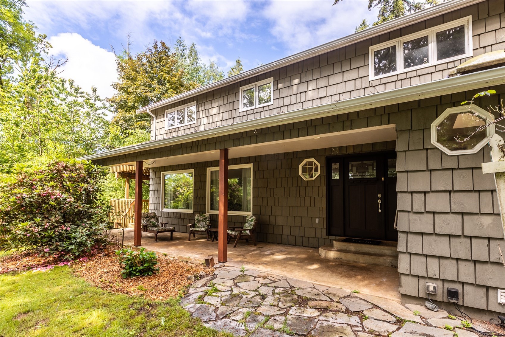 8691 Weidkamp Road Lynden, WA 98264 - Photo 2 of 39 a front view of a building
