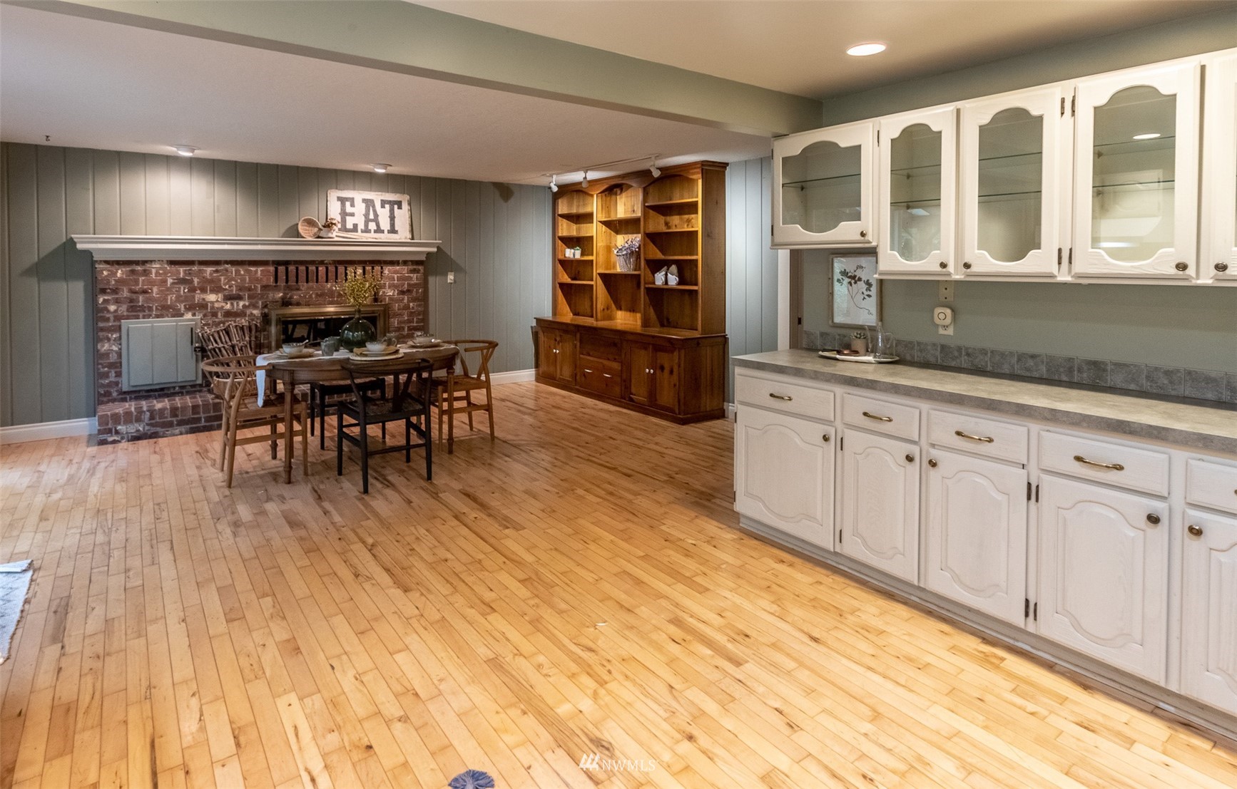 8691 Weidkamp Road Lynden, WA 98264 - Photo 7 of 39 a living room with stainless steel appliances kitchen island granite countertop a cabinets and wooden floor