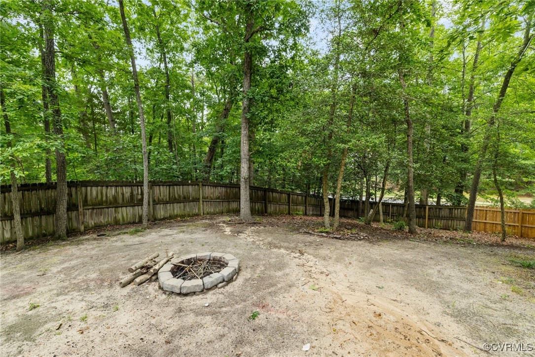 8264 Siege Road Mechanicsville, VA 23111 - Photo 27 of 29 a backyard of a house with lots of green space