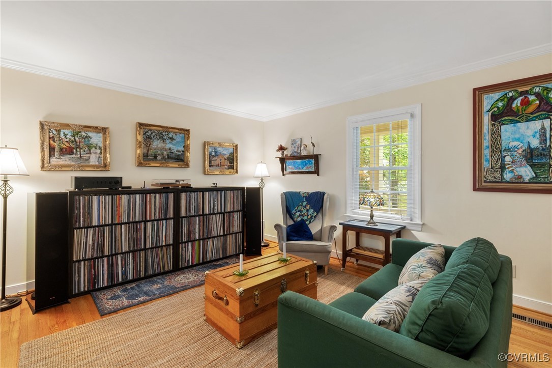8264 Siege Road Mechanicsville, VA 23111 - Photo 5 of 29 a living room with furniture wooden floor and window