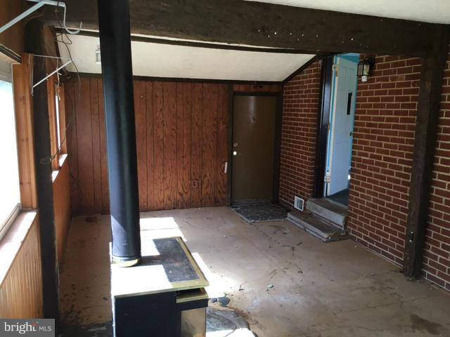 6808 Floyd Avenue Springfield, VA 22150 - Photo 3 of 14 Interior (General)