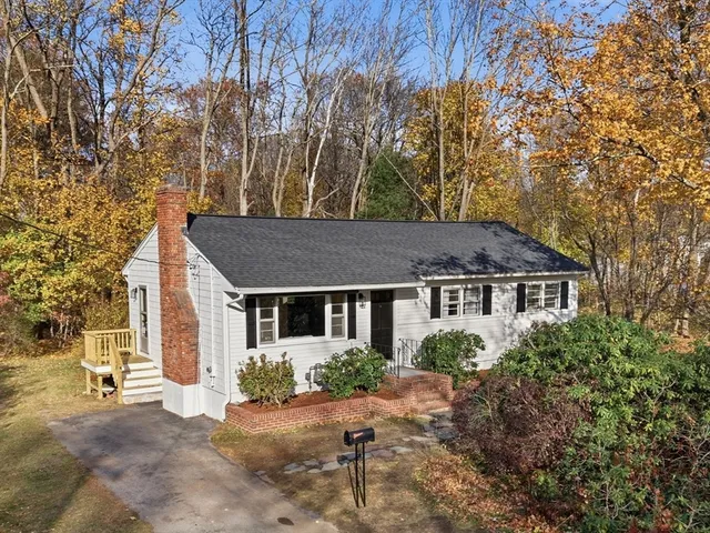 a house view with a outdoor space