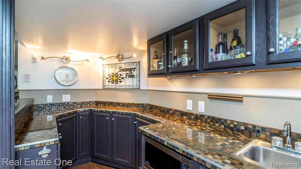 28536 Quail Hollow Road Farmington Hills, MI 48331 - Photo 28 of 48