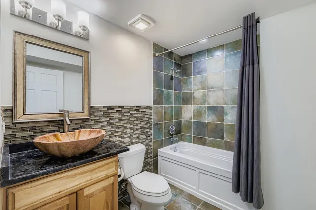 a picture of a counter top space