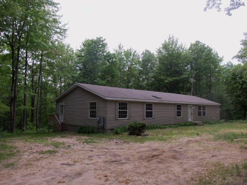 2811 Hoosier Valley Road Traverse City, MI 49685 - Photo 1 of 35 1786104.JPG