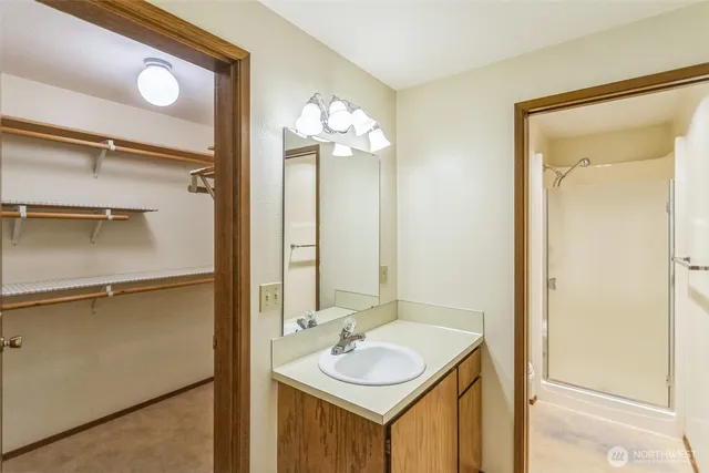 $200,000 | 921 Pershing Avenue, Unit 203, Bremerton, WA 98312