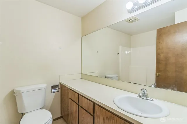 $200,000 | 921 Pershing Avenue, Unit 203, Bremerton, WA 98312