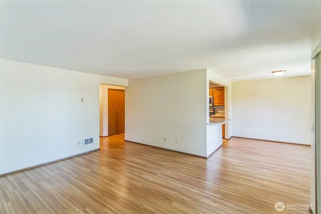 $200,000 | 921 Pershing Avenue, Unit 203, Bremerton, WA 98312