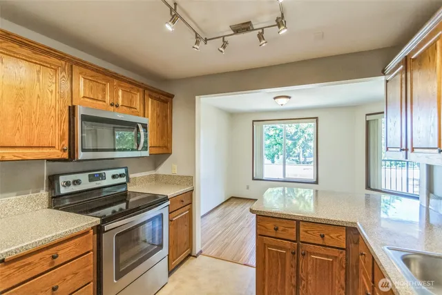 $200,000 | 921 Pershing Avenue, Unit 203, Bremerton, WA 98312