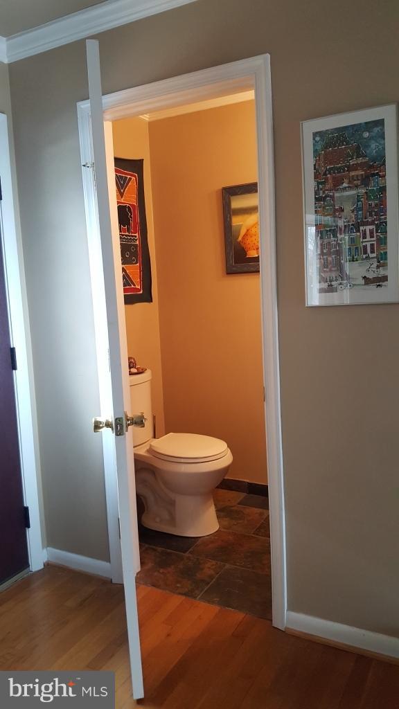 4512 Picot Road Alexandria, VA 22310 - Photo 4 of 22 Bath