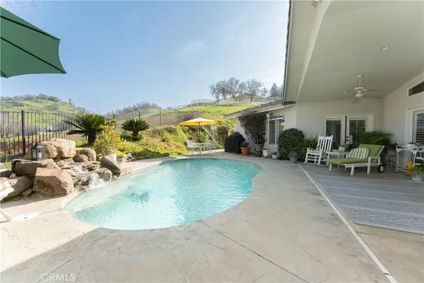 an roof view with seating space