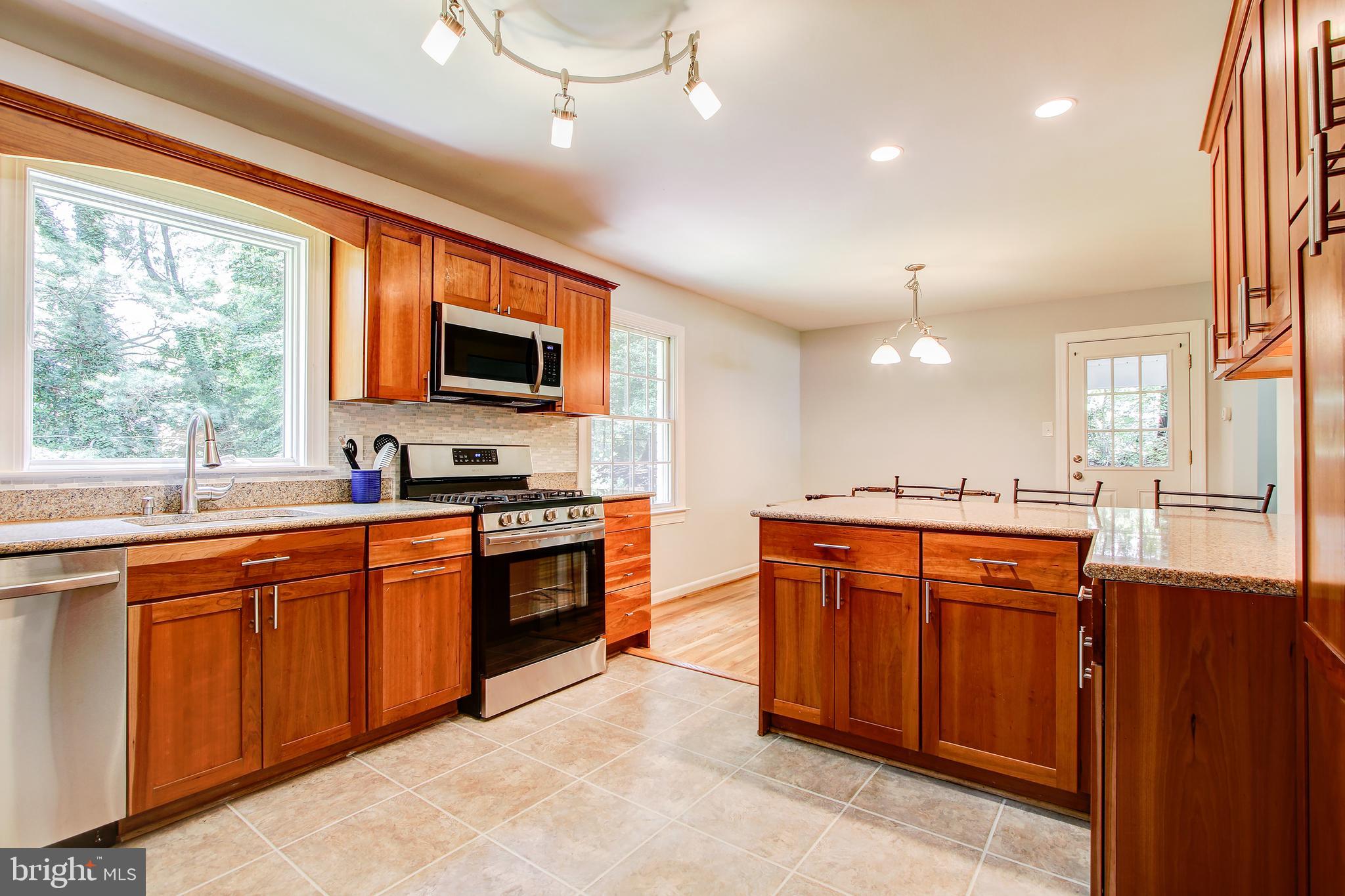 8403 Riverside Road Alexandria, VA 22308 - Photo 11 of 52 Kitchen - Craftsman/Shaker Style Cabinets
