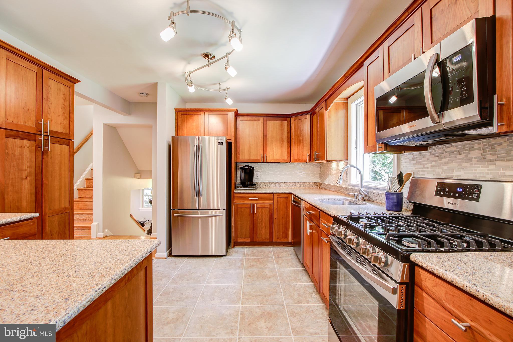 8403 Riverside Road Alexandria, VA 22308 - Photo 13 of 52 Kitchen Features Stainless Steel Appliances