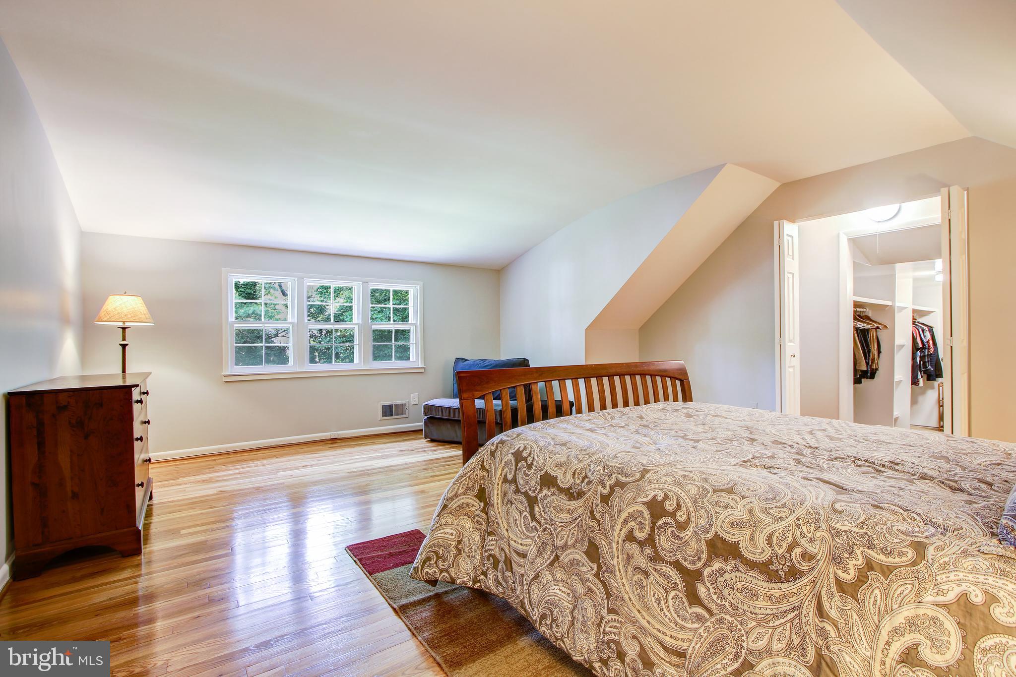 8403 Riverside Road Alexandria, VA 22308 - Photo 31 of 52 Master Bedroom - Upper Level 1 - Super Spacious