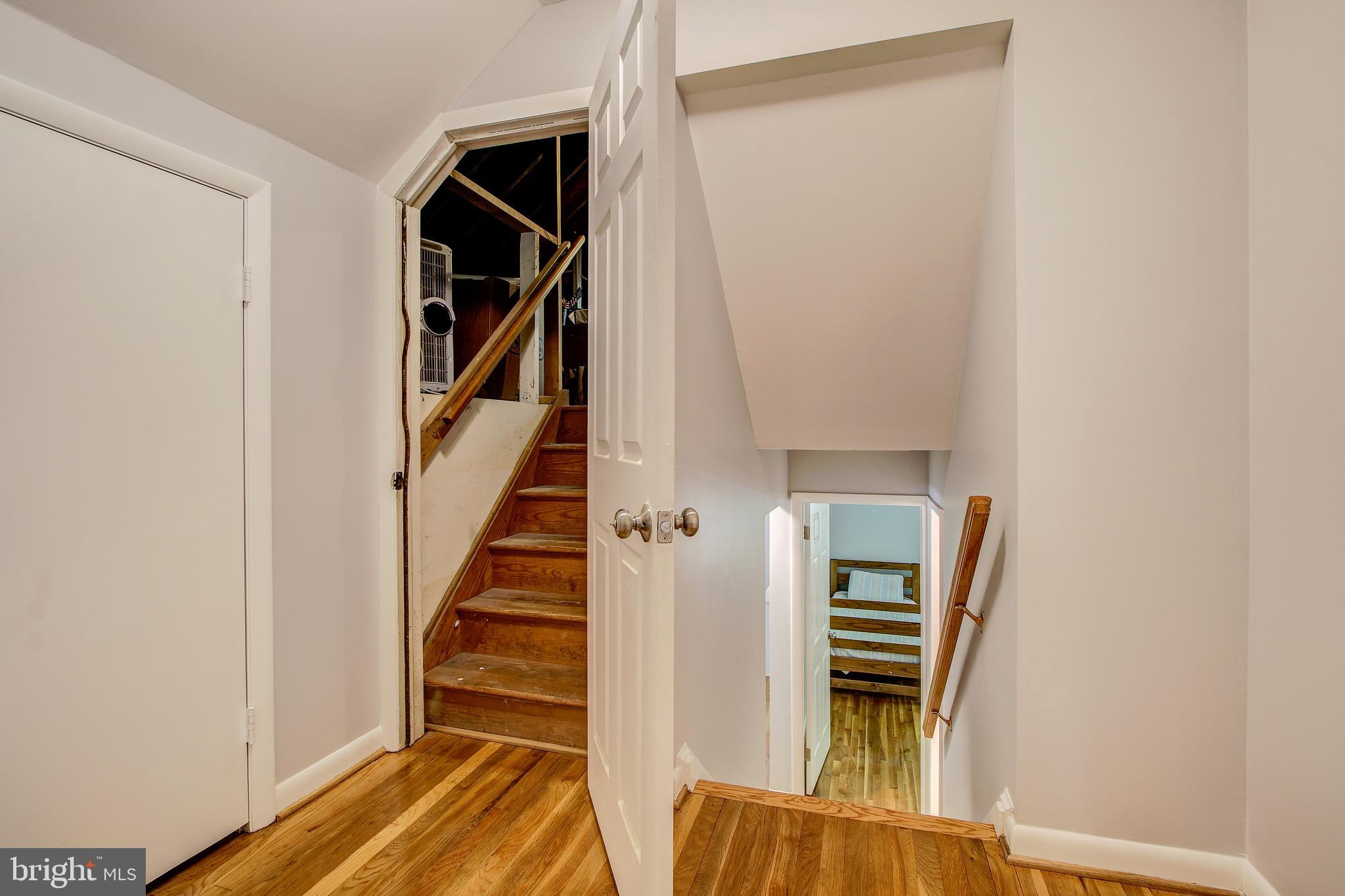8403 Riverside Road Alexandria, VA 22308 - Photo 38 of 52 Master Bedroom Landing Foyer
