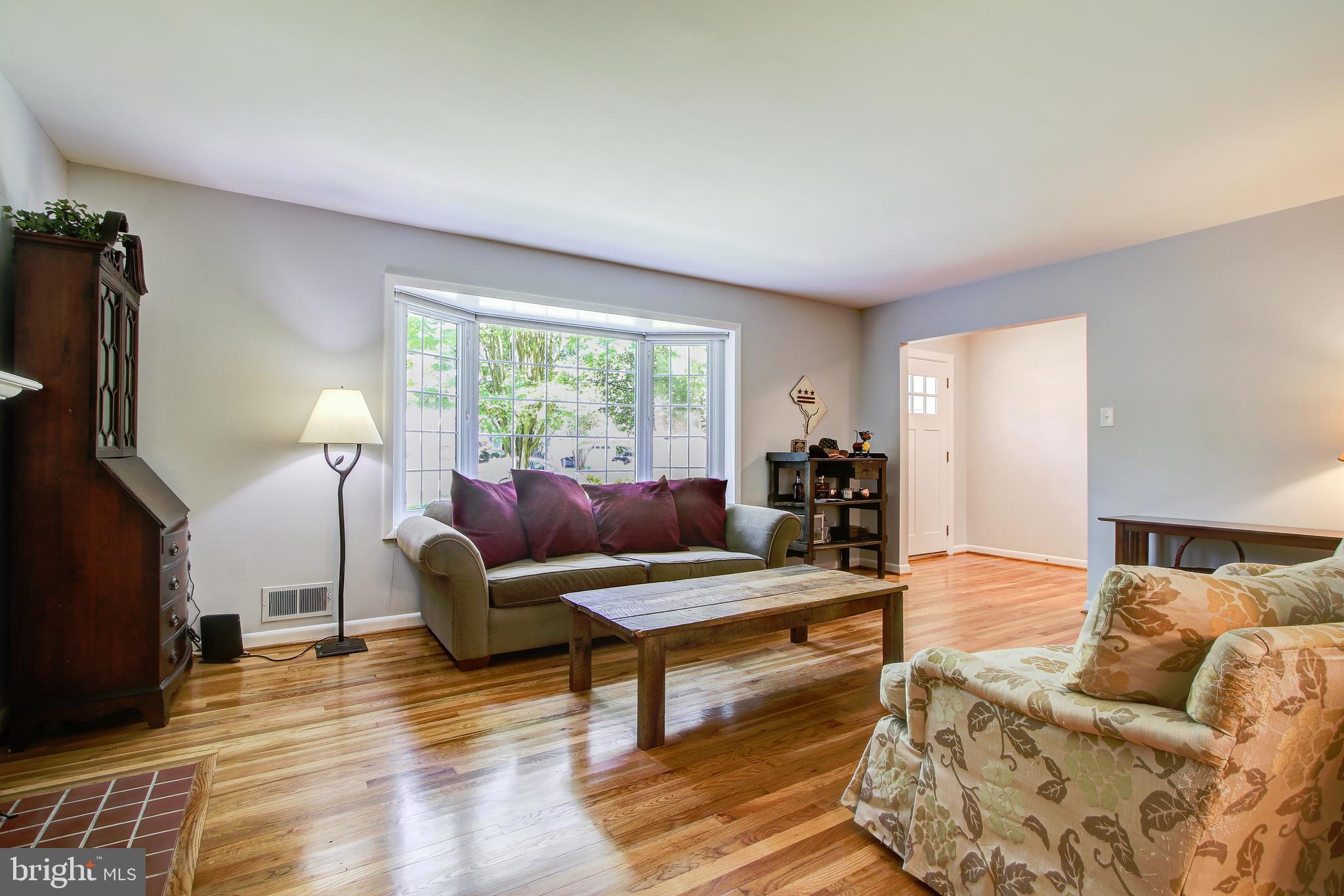 8403 Riverside Road Alexandria, VA 22308 - Photo 8 of 52 Living Room with Large Bay Window