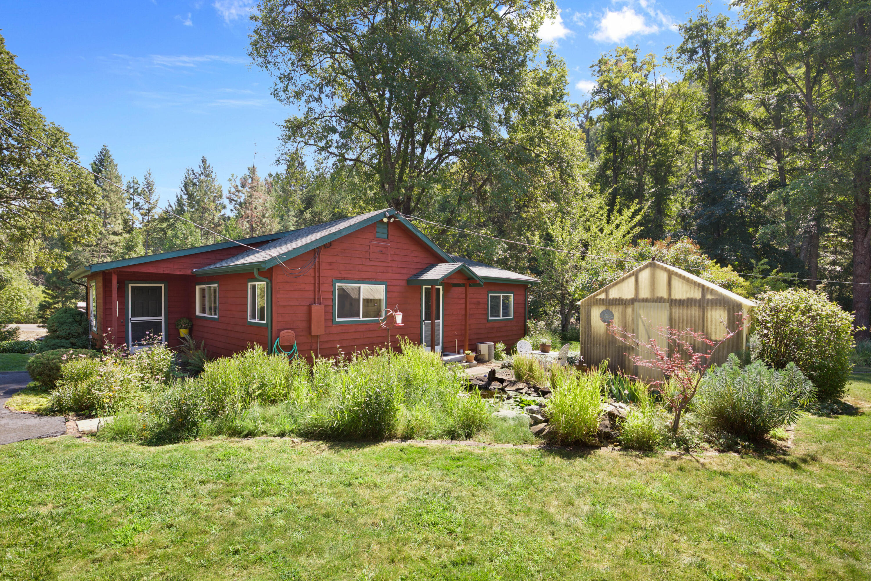 3808 Andrews Road Medford, OR 97501 - Photo 10 of 32 Side Yard_Pond_CU9A6141