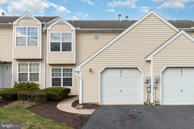 a view of a back yard of the house