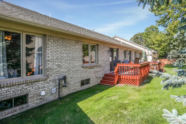 $244,999 | 35152 Kings Forest Boulevard, Clinton Township, MI 48035