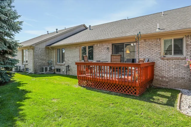 $244,999 | 35152 Kings Forest Boulevard, Clinton Township, MI 48035