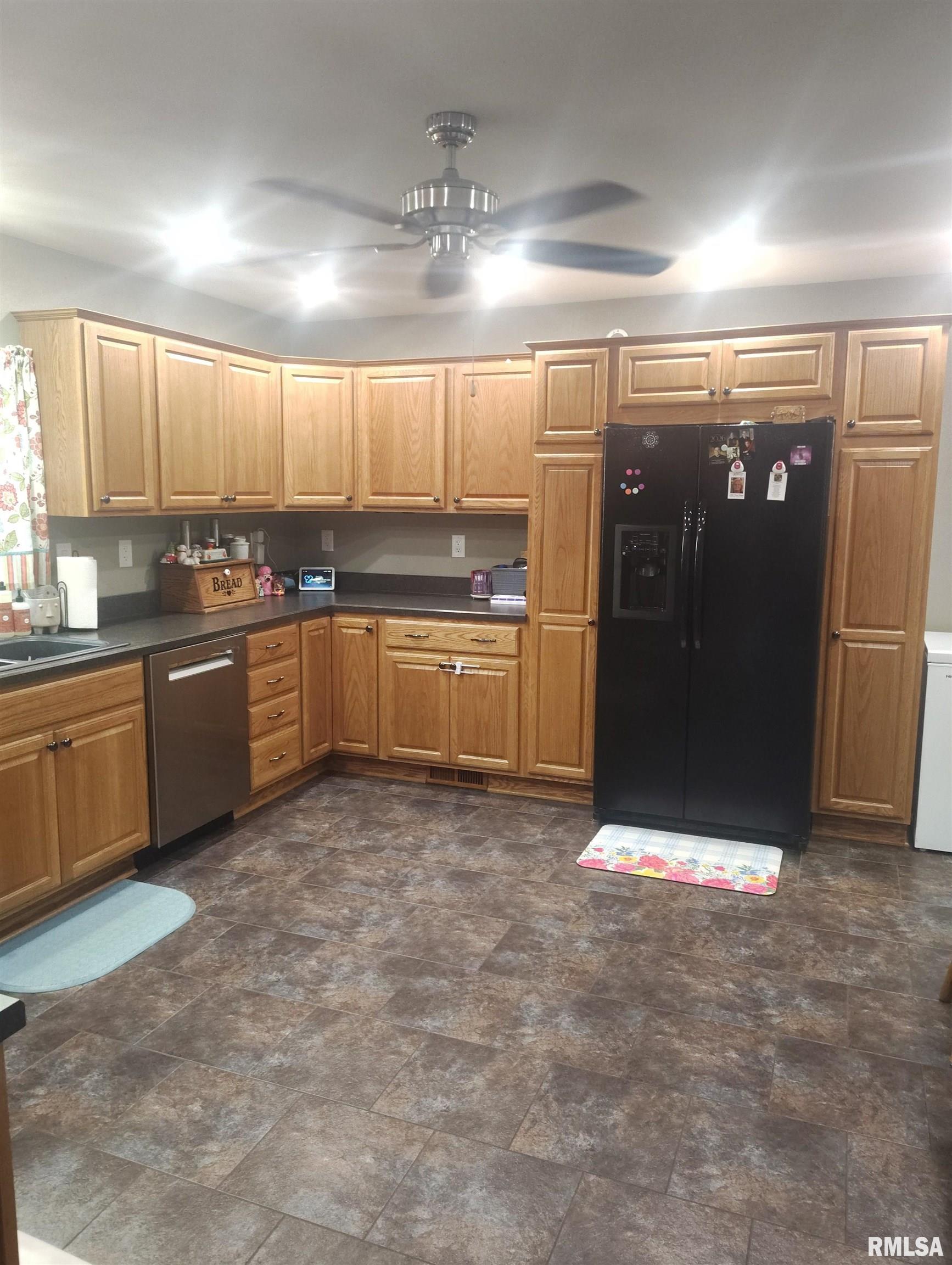 362 East Ash Street Canton, IL 61520 - Photo 12 of 56