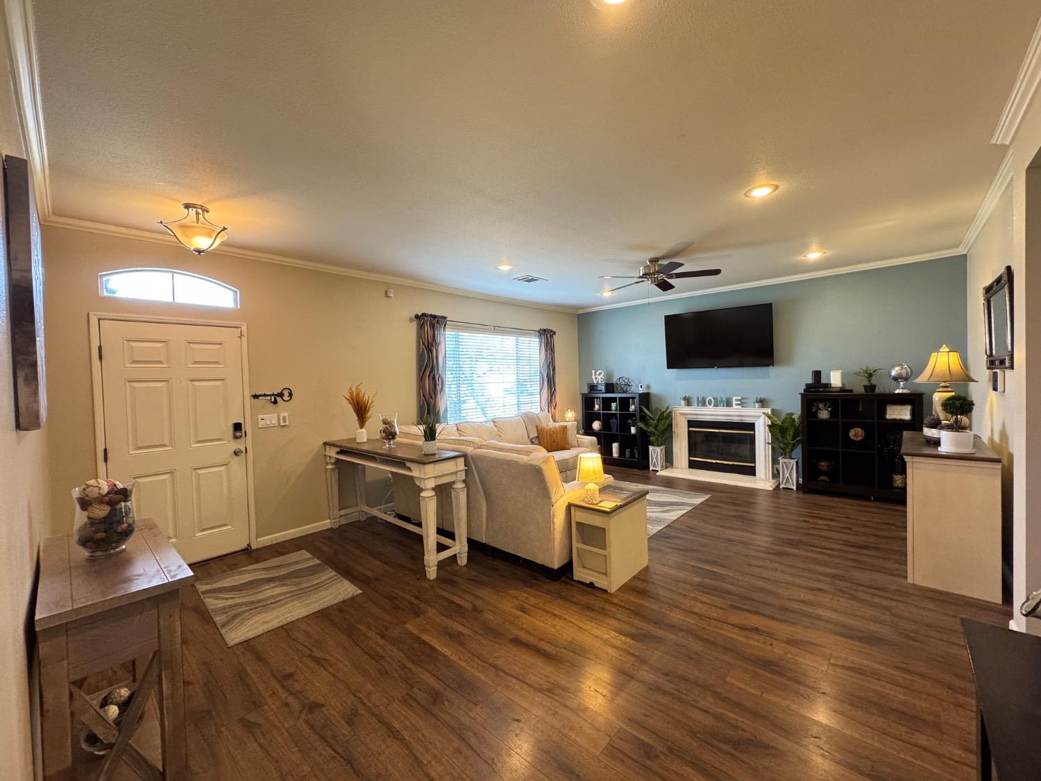 981 Northstar Drive Hanford, CA 93230 - Photo 3 of 20