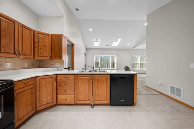 $260,000 | 1005 2nd St Court, Moline, IL 61265