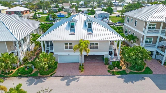 $889,000 | 318 Angler Drive, Unit 402, Goodland, FL 34140