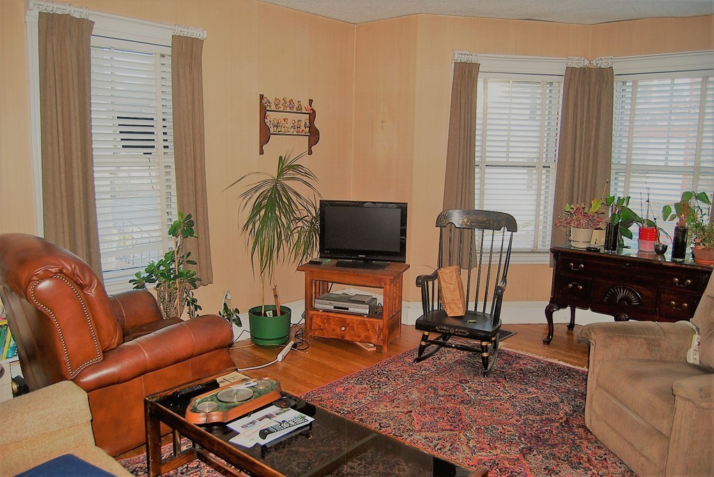 12 Rice Street Salem, MA 01970 - Photo 3 of 13 Gallery Image 3