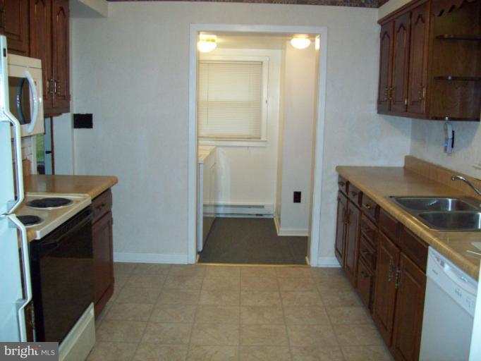 26824 Ridge Road Damascus, MD 20872 - Photo 12 of 15 Kitchen