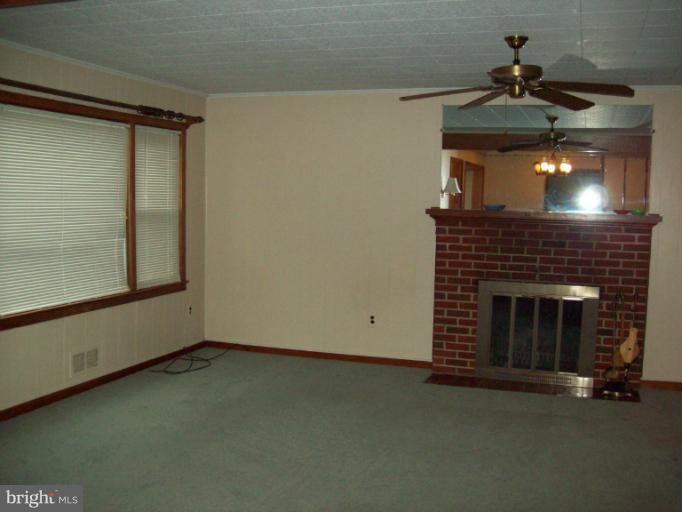 26824 Ridge Road Damascus, MD 20872 - Photo 4 of 15 Living Room